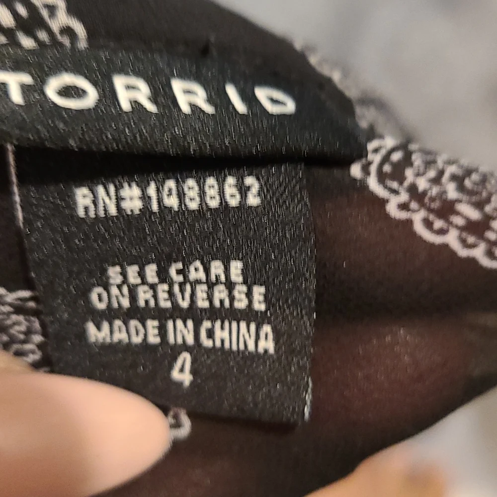 💥SOLD💥Torrid Paisley Heart Chiffon Blouse - Picture 6 of 7